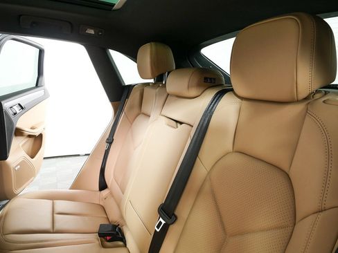 Certified 2025 Porsche Macan image 23