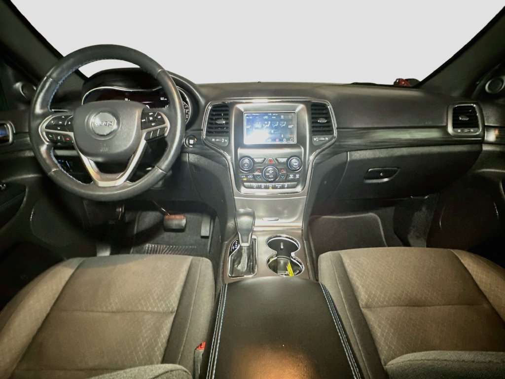 Used 2019 Jeep Grand Cherokee Laredo AWD/4WD image 12