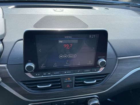 Used 2025 Nissan Altima 2.5 SV FWD image 10