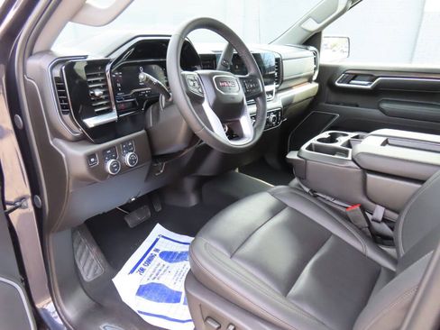 Used 2025 GMC Sierra 1500 SLT AWD/4WD image 11
