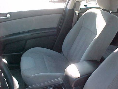 Used 2010 Nissan Sentra 2.0 SR FWD image 17