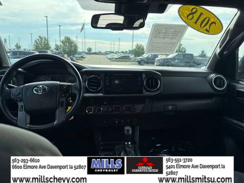Used 2018 Toyota Tacoma TRD Off-Road AWD/4WD image 19