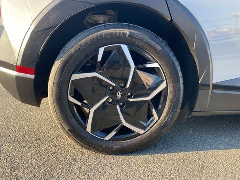 Used 2024 Hyundai Ioniq 5 SEL image 3