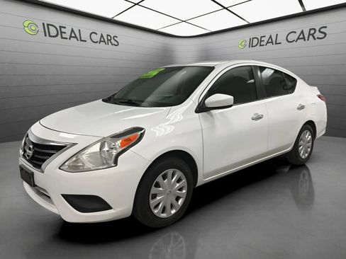 Used 2016 Nissan Versa SV FWD image 1