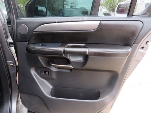 Used 2013 Nissan Armada SV AWD/4WD image 23