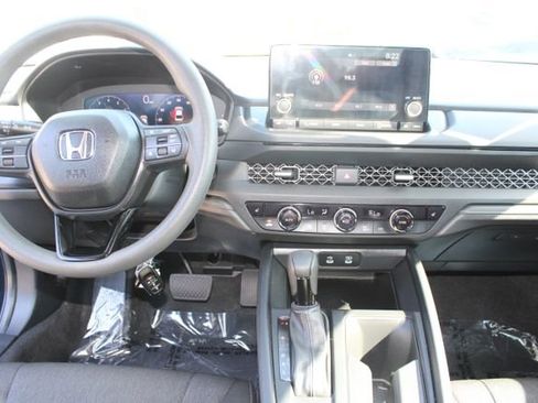 Used 2025 Honda Accord SE image 11