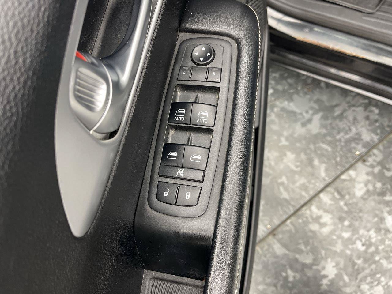 Used 2018 Chrysler Pacifica Touring Plus w/ S Appearance Package FWD image 8