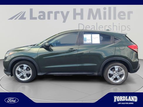 Used 2017 Honda HR-V EX image 2