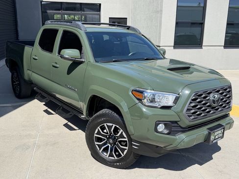 Used 2021 Toyota Tacoma TRD Sport w/ TRD Premium Sport Package AWD/4WD image 6