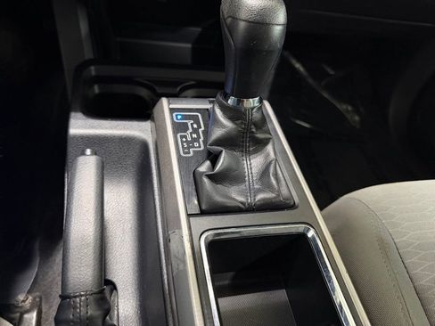 Used 2019 Toyota Tacoma SR5 AWD/4WD image 3