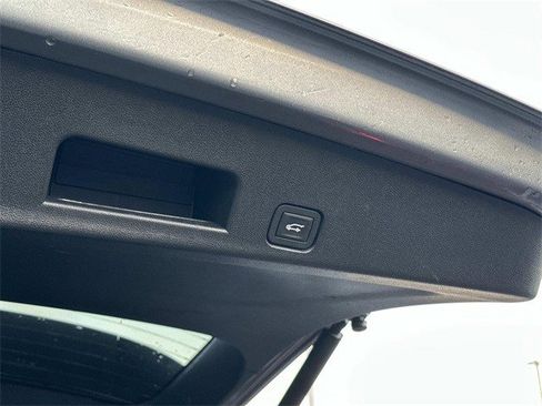 Used 2025 GMC Acadia Elevation image 16