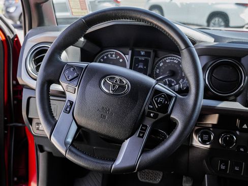 Used 2021 Toyota Tacoma TRD Off-Road w/ Technology Package AWD/4WD image 31