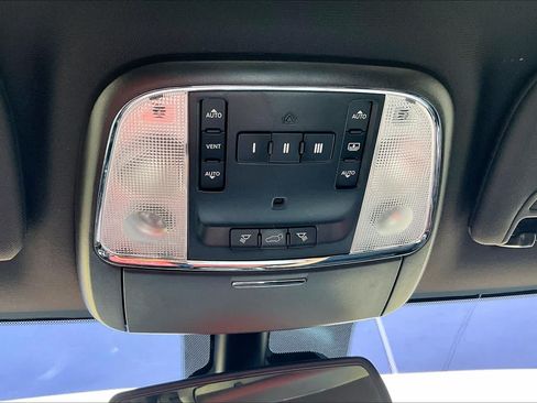 Used 2014 Jeep Grand Cherokee Overland w/ Advanced Technology Group AWD/4WD image 32