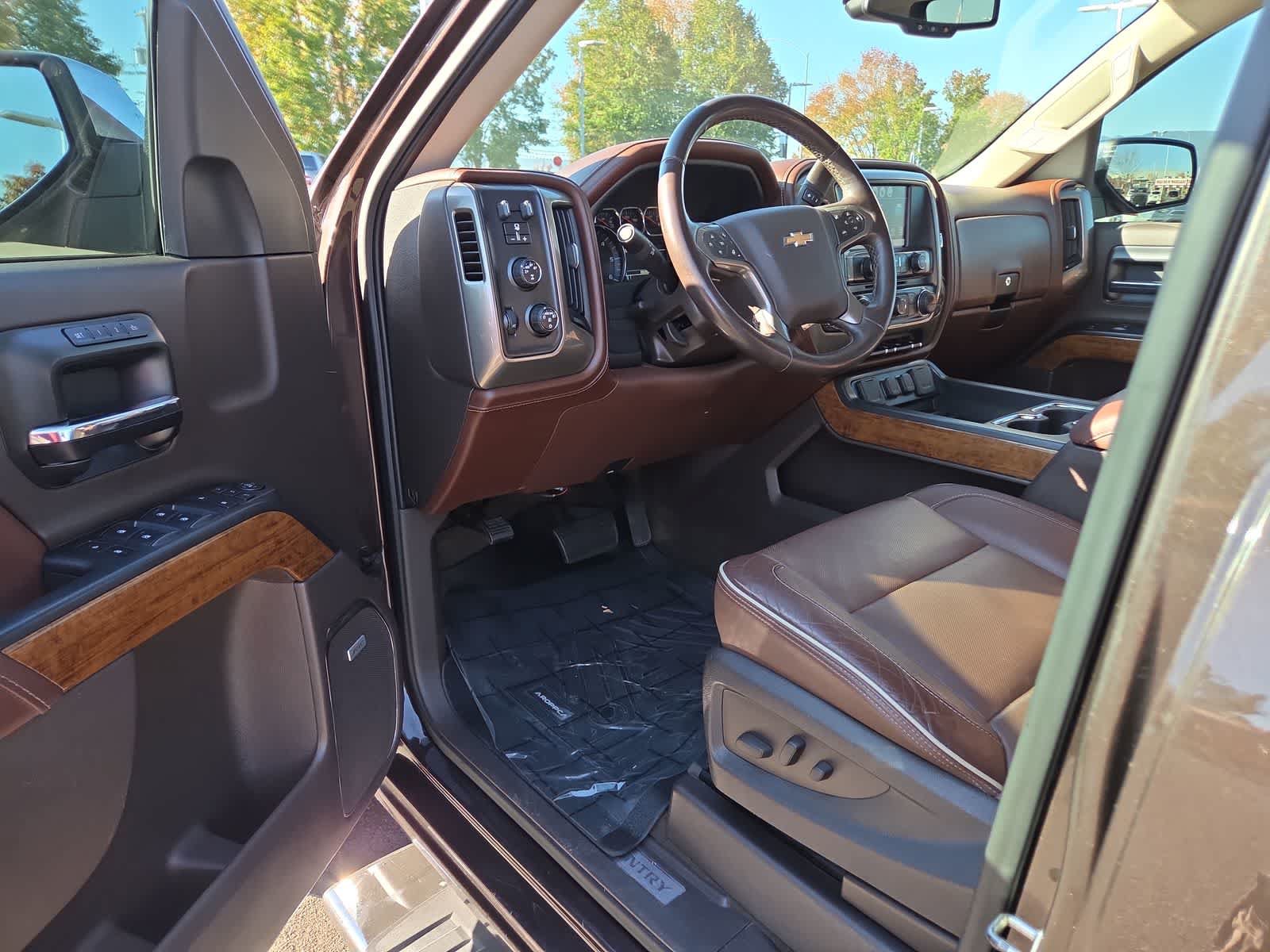 Used 2016 Chevrolet Silverado 1500 High Country w/ High Country Premium Package AWD/4WD image 10