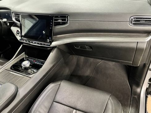 Used 2024 Jeep Wagoneer L Series II RWD image 21