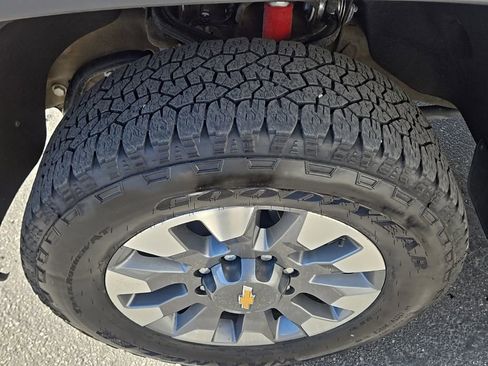 Used 2024 Chevrolet Silverado 2500 Custom w/ Custom Value Package image 16