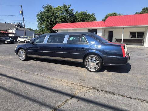 Used 2010 Cadillac DTS Limousine image 3