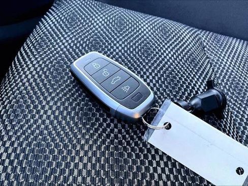 Certified 2018 Nissan Rogue Sport SV image 13