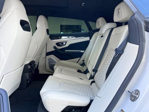Used 2021 Lamborghini Urus AWD/4WD image 30