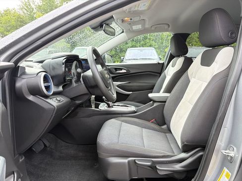 Used 2024 Chevrolet Trax LS w/ Driver Confidence Package FWD image 11