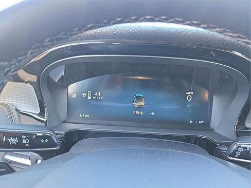 New 2026 Lincoln Corsair Premiere image 17