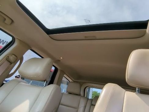 Used 2017 Jeep Grand Cherokee Limited AWD/4WD image 13