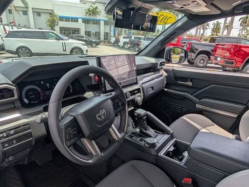 Used 2025 Toyota Tacoma TRD Off-Road AWD/4WD image 10