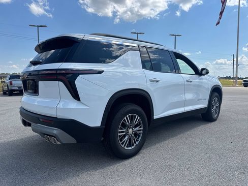Used 2026 Chevrolet Traverse LT FWD image 6
