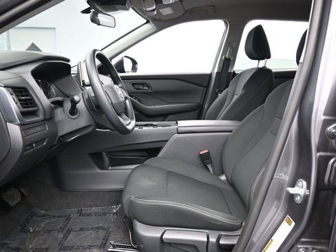 Used 2025 Nissan Rogue S FWD image 11