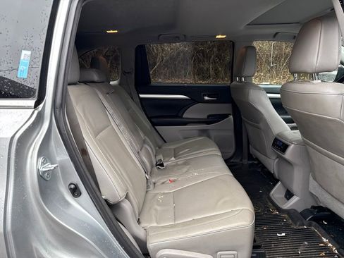 Used 2017 Toyota Highlander XLE image 10