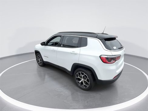 Used 2024 Jeep Compass Limited image 6