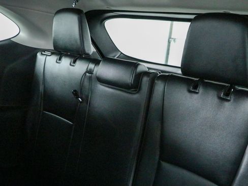 Used 2023 Toyota Highlander XLE AWD/4WD image 27