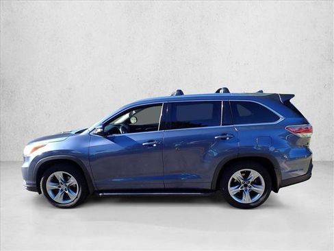 Used 2015 Toyota Highlander Limited Platinum AWD/4WD image 2