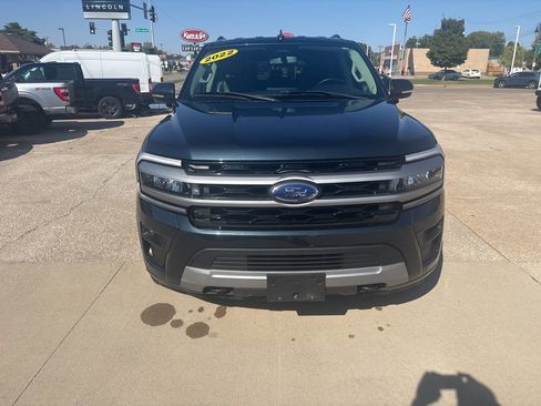 Used 2022 Ford Expedition Max XLT image 3