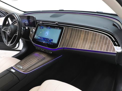 Used 2025 Mercedes-Benz E 350 4MATIC Sedan image 16