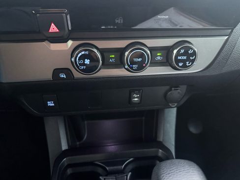 Used 2016 Toyota Tacoma SR5 image 22