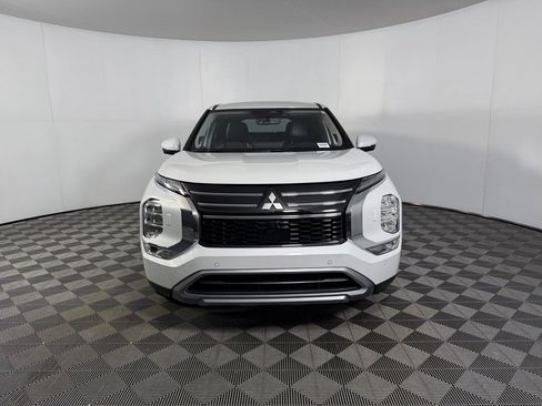 Used 2025 Mitsubishi Outlander SE image 10