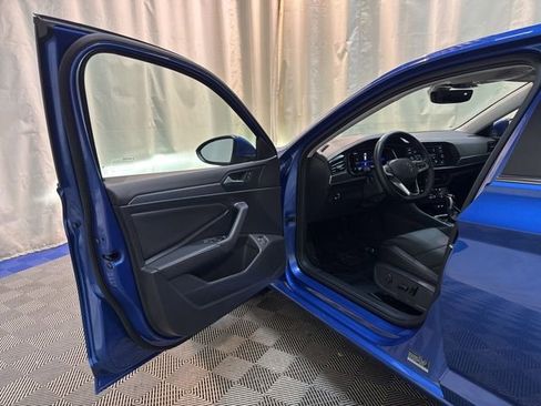 Certified 2022 Volkswagen Jetta SE image 11