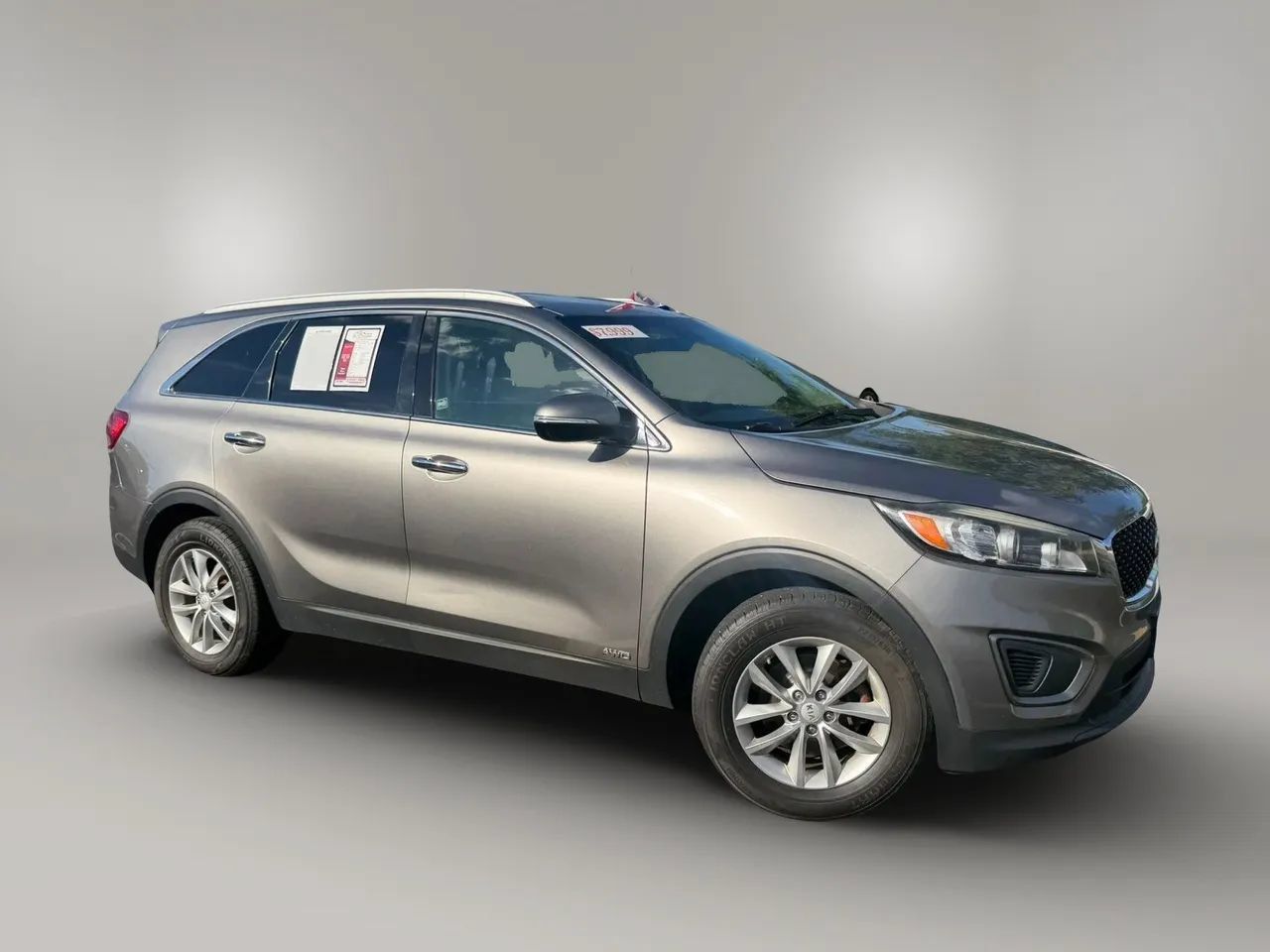 Used 2017 Kia Sorento AWD image 2