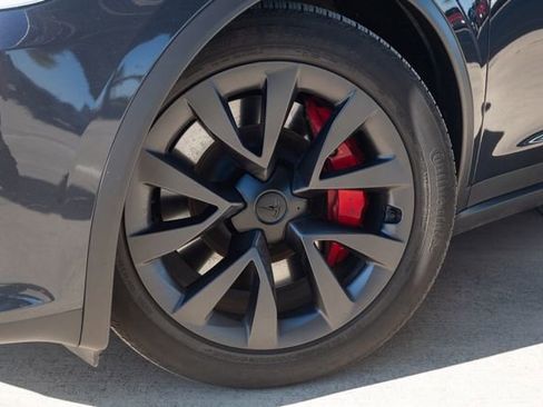 Used 2023 Tesla Model X Plaid image 2