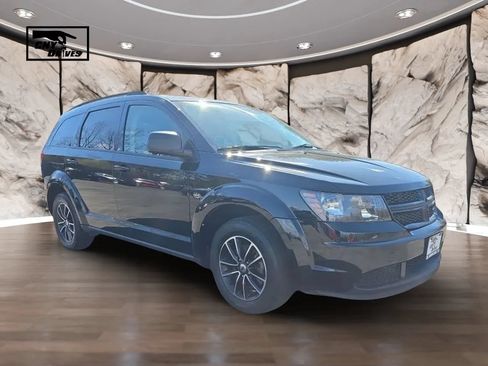 Used 2018 Dodge Journey SE w/ Connectivity Group FWD image 3