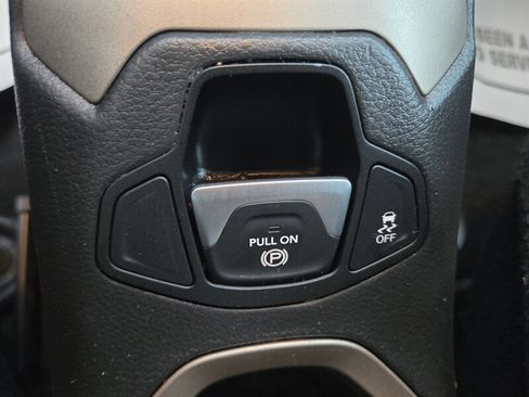 Used 2017 Jeep Renegade Sport w/ Power & Air Group image 24