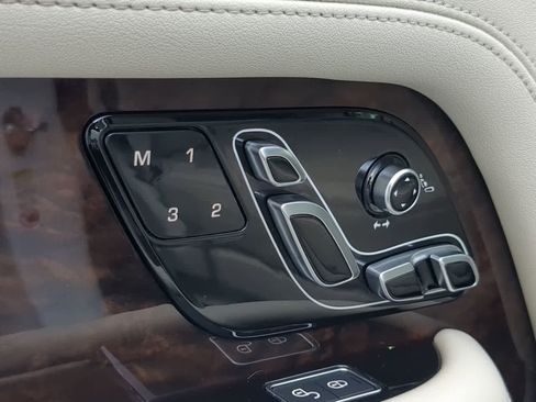 Used 2020 Land Rover Range Rover HSE image 18