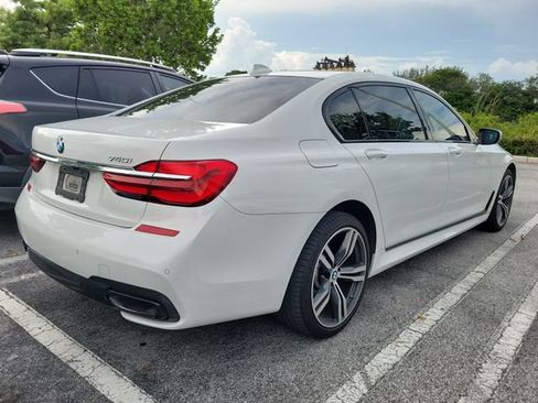 Used 2019 BMW 740i w/ Executive Package RWD image 3