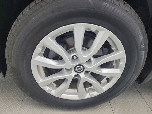 Used 2018 Nissan Rogue SV w/ Premium Package AWD/4WD image 31