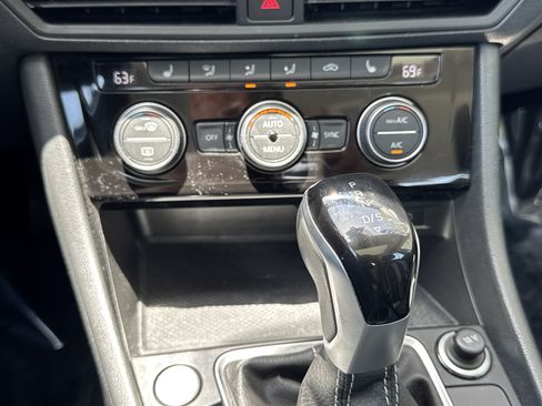 Certified 2023 Volkswagen Jetta SE w/ Panoramic Sunroof Package FWD image 25