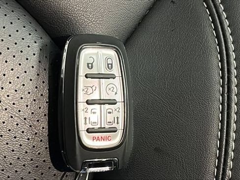 Used 2024 Chrysler Pacifica Limited FWD image 20