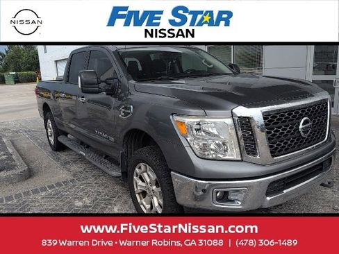 Used 2017 Nissan Titan SV RWD image 3