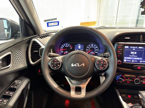 Used 2022 Kia Soul LX FWD image 15