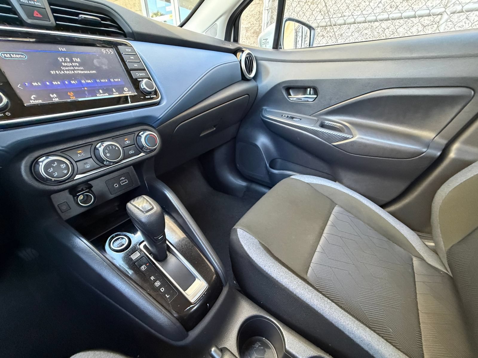 Used 2025 Nissan Versa SV FWD image 33